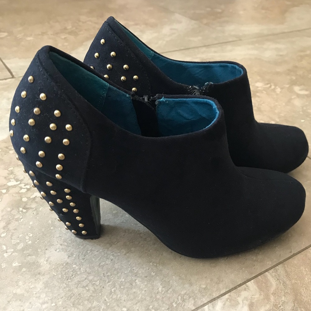 London Rebel studded black booties